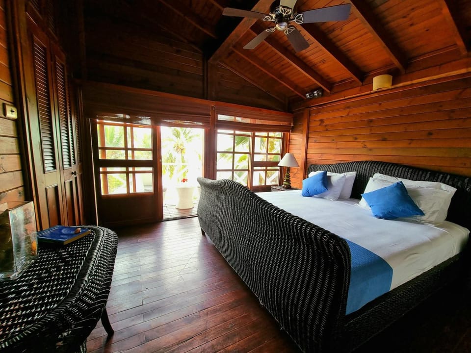 Premium bedding, down comforters, in-room safe, free WiFi