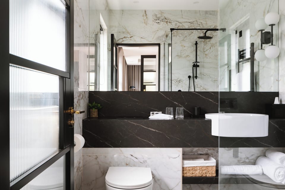 Deluxe Room | Bathroom | Shower, rainfall showerhead, designer toiletries, hair dryer