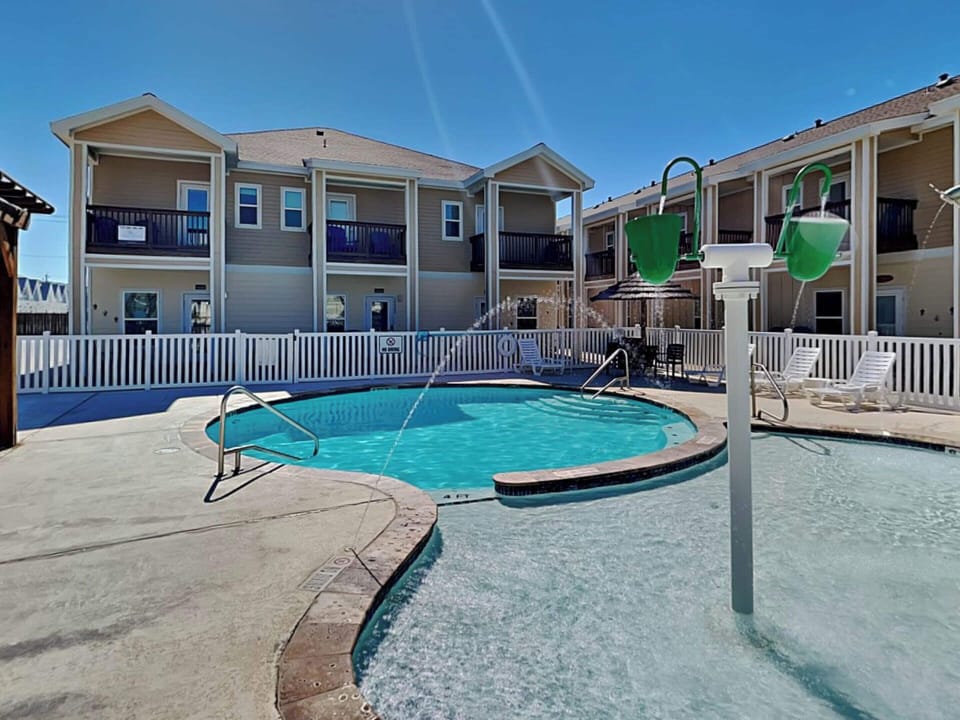Studio (2 Bedrooms) | Property amenity