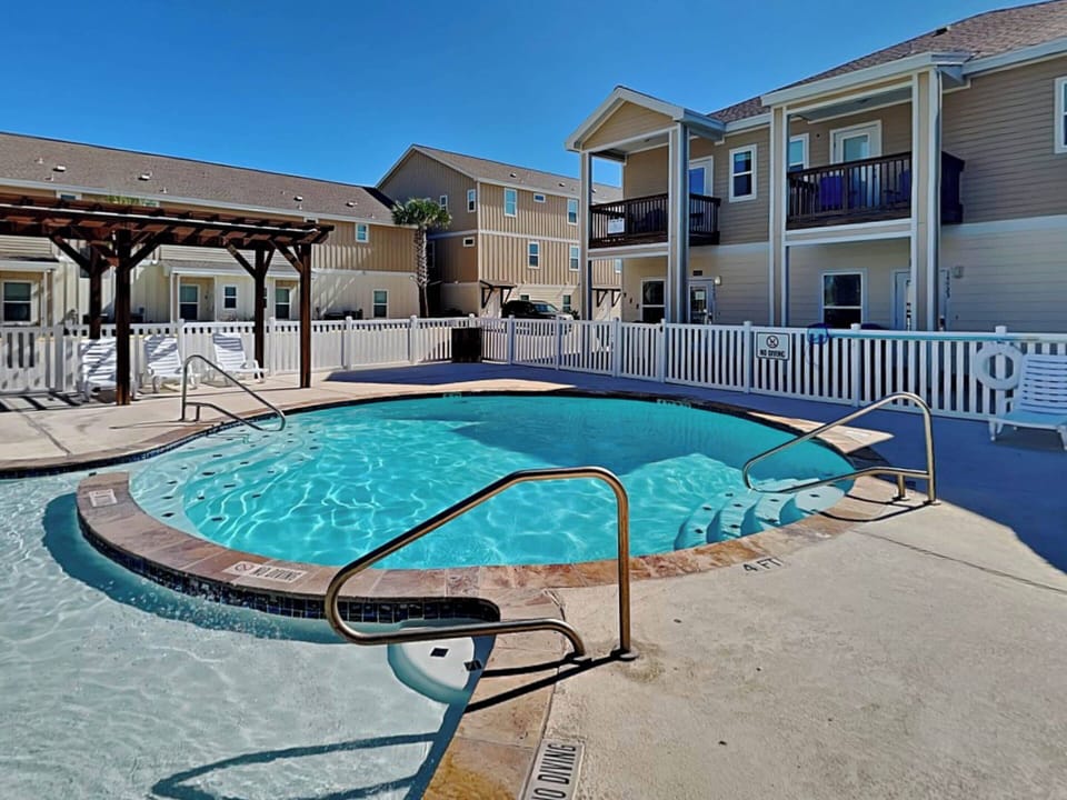 Studio (2 Bedrooms) | Property amenity