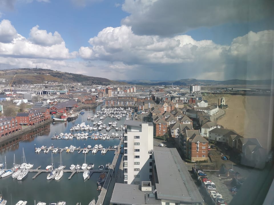 Superior Apartment, 1 Bedroom, Non Smoking, Marina View | 1 bedroom, individually decorated, individually furnished