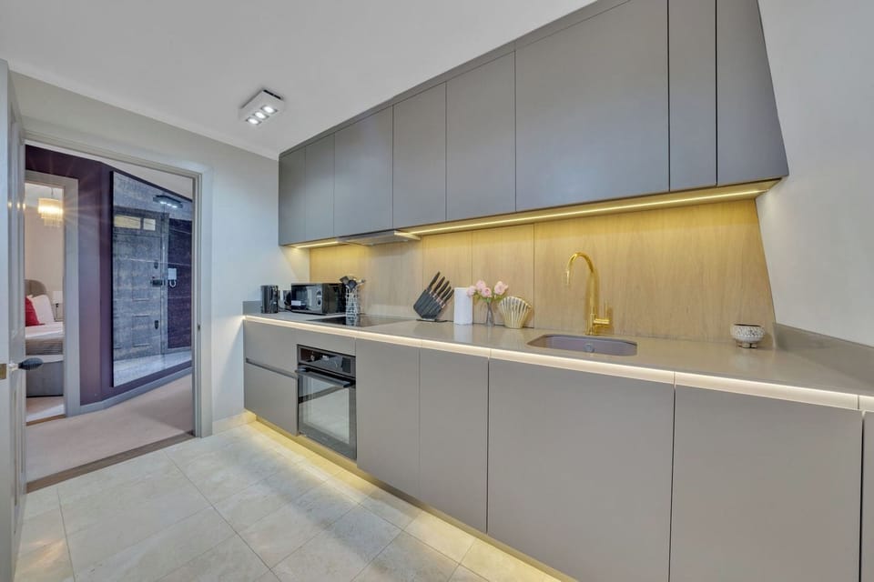 Economy Apartment, 2 Bedrooms | Private kitchen | Fridge, microwave, oven, stovetop