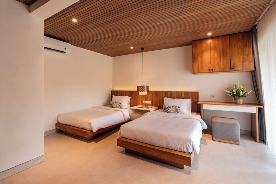 Luxury Suite, 4 Bedrooms | Iron/ironing board, free WiFi, bed sheets