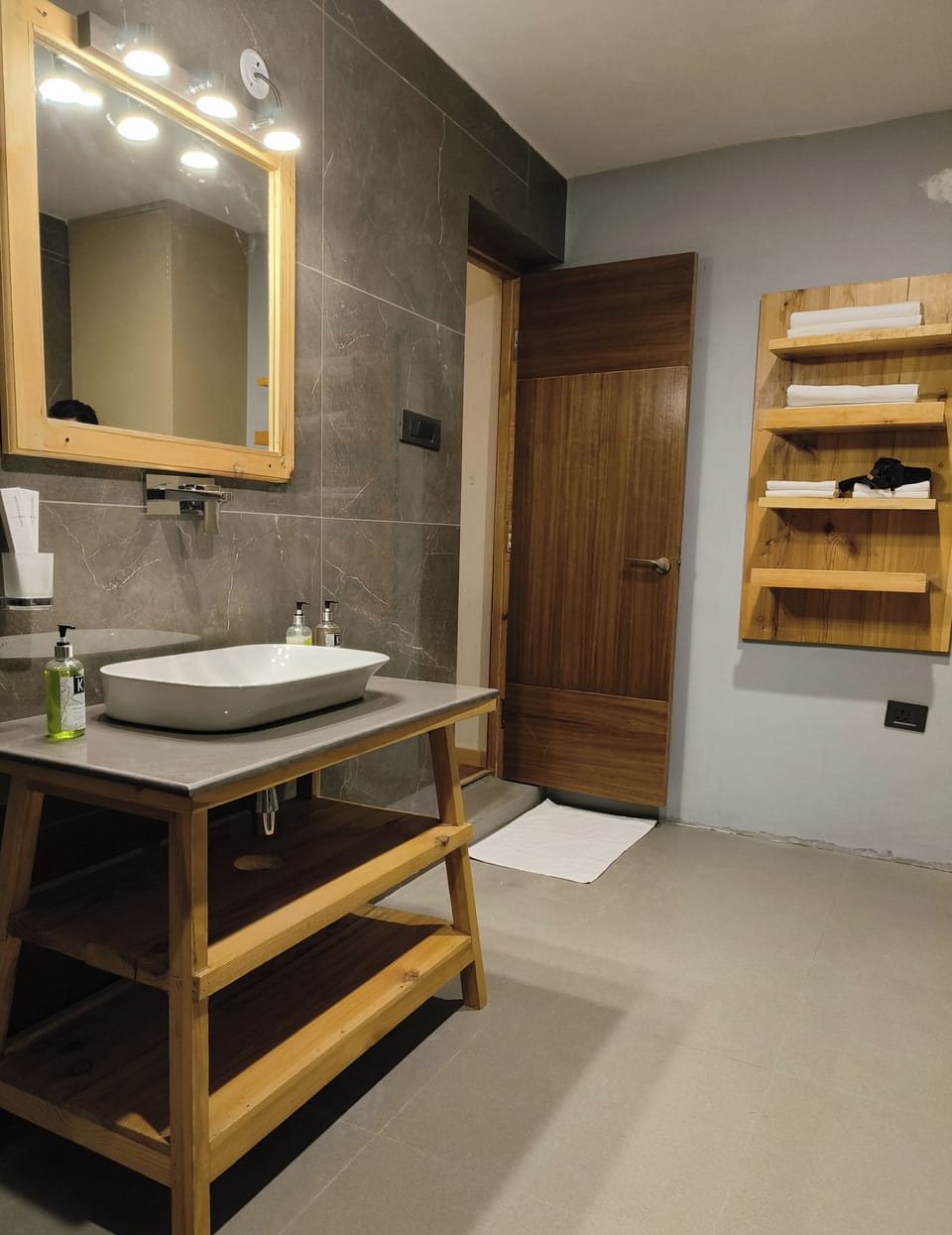 Premium Room, Mountain View | Bathroom | Hair dryer, slippers
