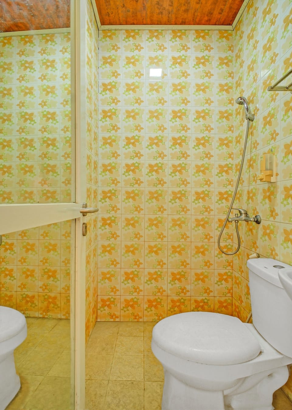 Deluxe Double Room | Bathroom | Children's robes, towels, soap, shampoo