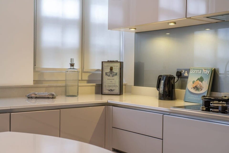 Royal Villa, Multiple Bedrooms | Private kitchen | Full-size fridge, microwave, oven, stovetop