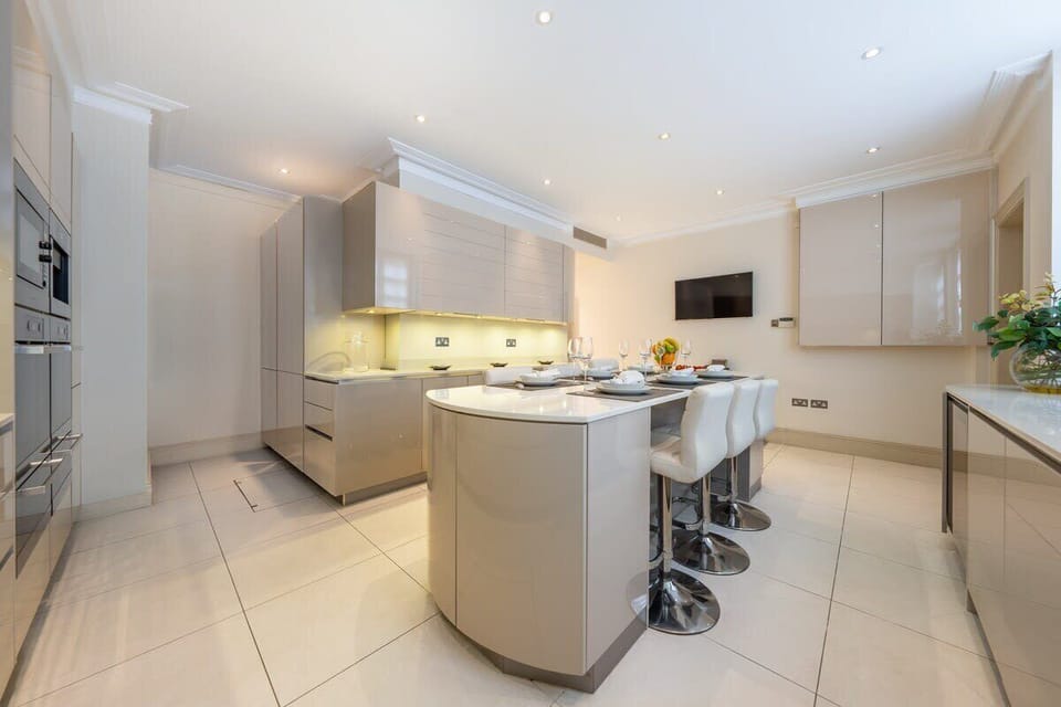 Royal Villa, Multiple Bedrooms | Private kitchen | Full-size fridge, microwave, oven, stovetop