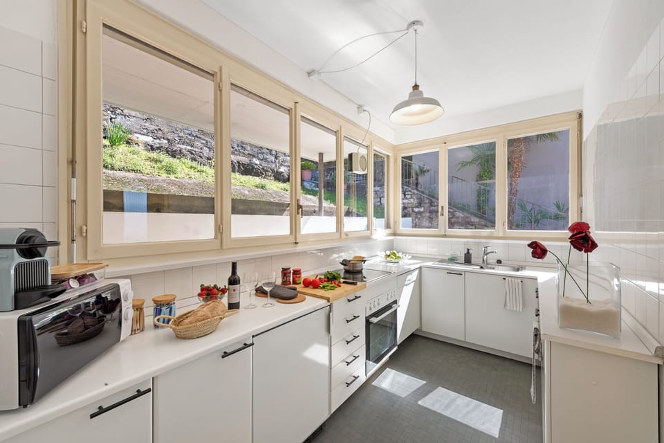 Family Apartment, 3 Bedrooms, Balcony (Casa Serenella Splendid Lake view) | Private kitchen | Fridge, microwave, oven, stovetop