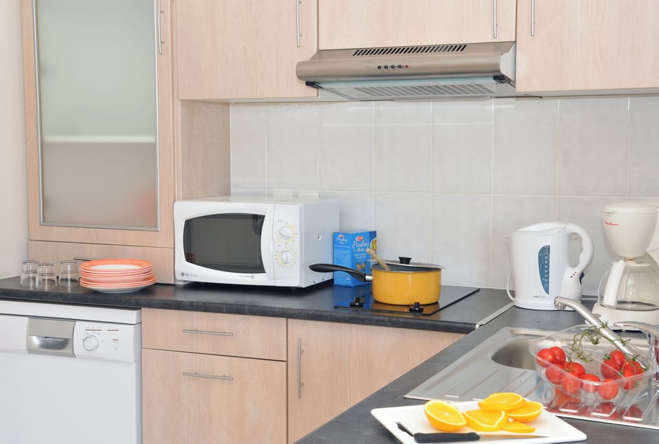 Apartment, 2 Bedrooms | Private kitchen | Fridge, microwave, dishwasher, toaster