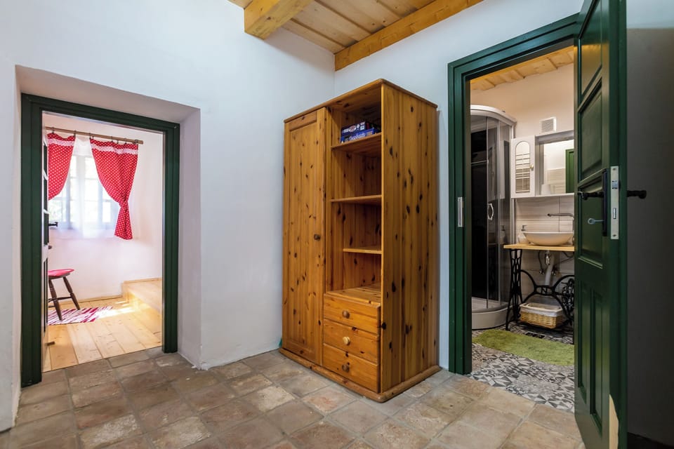 Family House, 2 Bedrooms, Microwave, Mountainside (Klementina's Guest House) | Interior