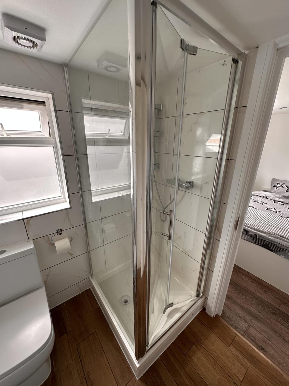 6-bed 3-bath Home - Sleeps 14 & Free Parking House in Uxbridge