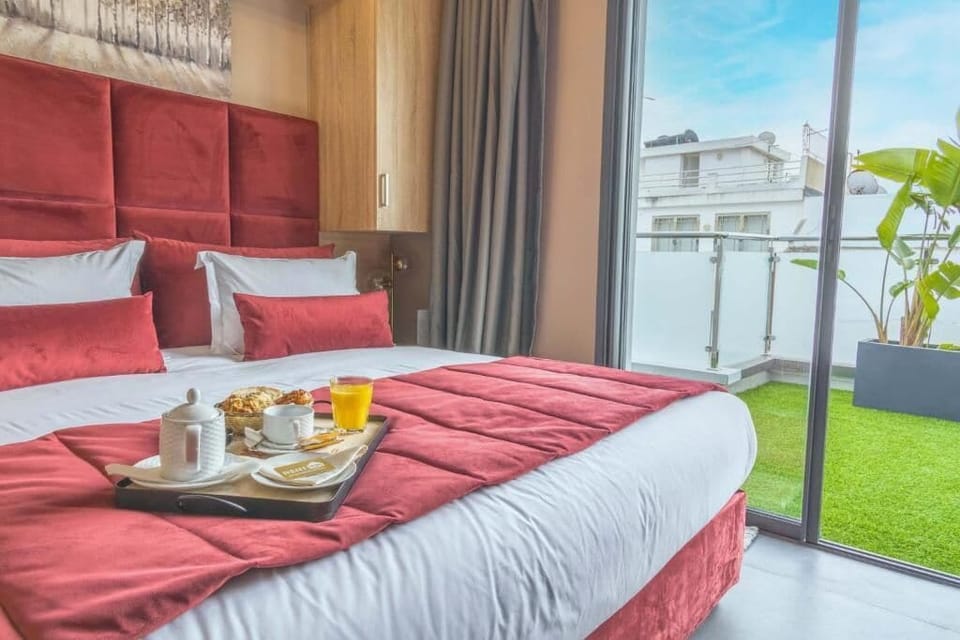 Family Suite | In-room safe, soundproofing, iron/ironing board, free WiFi