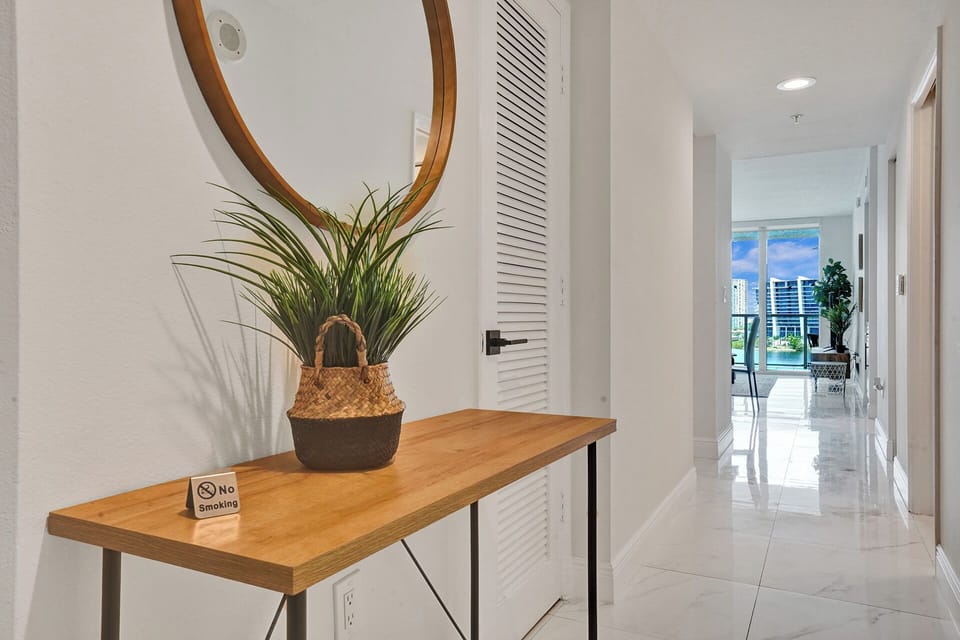 Gallery Condo | Living area
