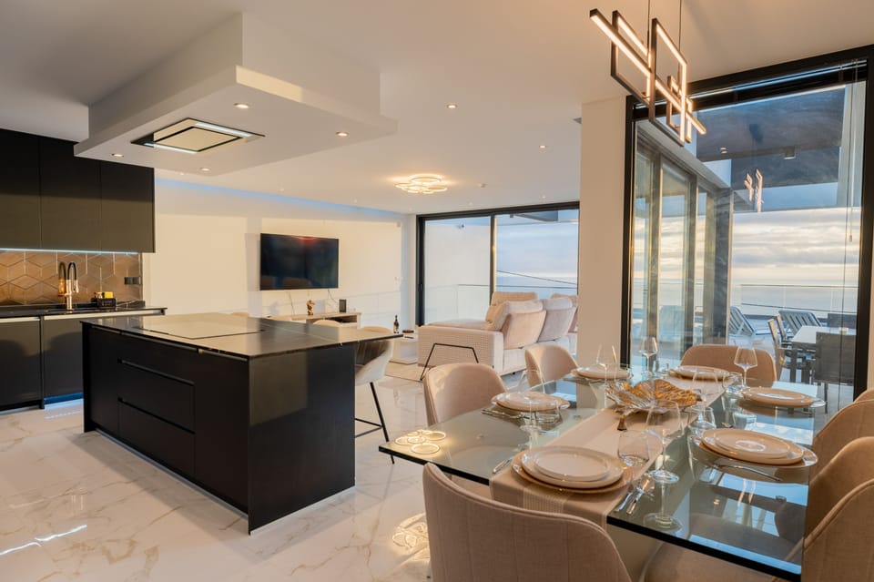 House | 3 bedrooms, desk