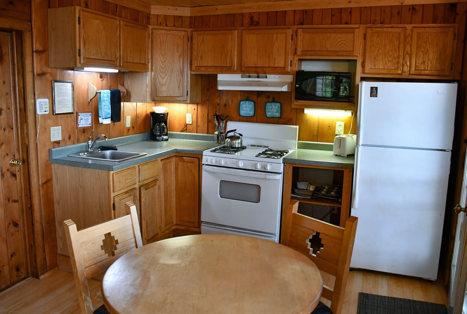 Traditional Cabin, 2 Bedrooms, Patio, Lake View (2 Double Bedroom Cabin Not Pet Friendly) | Private kitchen | Fridge, stovetop, toaster, cookware/dishes/utensils