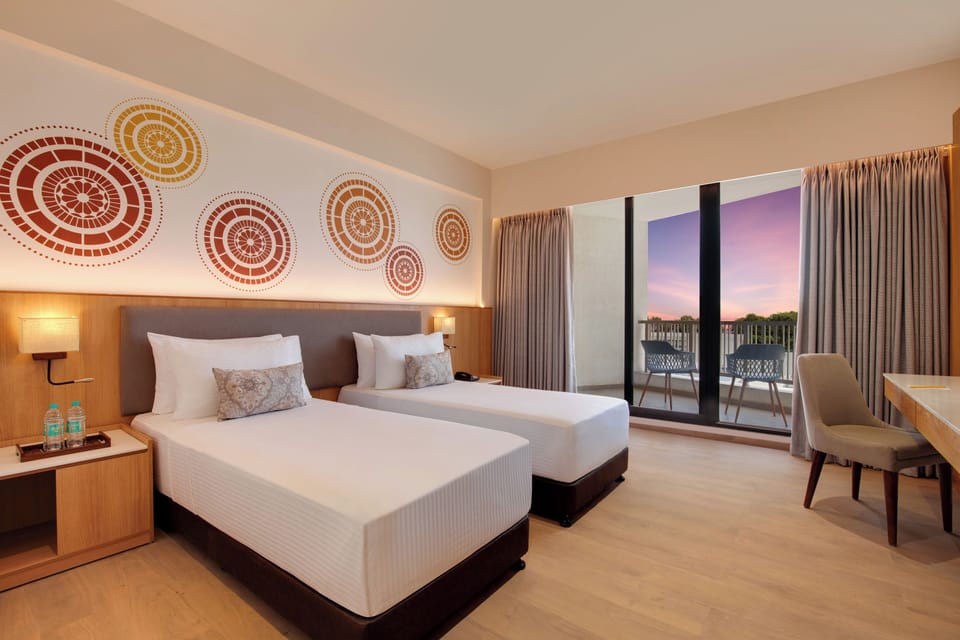 Deluxe Twin Room, Balcony | Premium bedding, in-room safe, desk, laptop workspace
