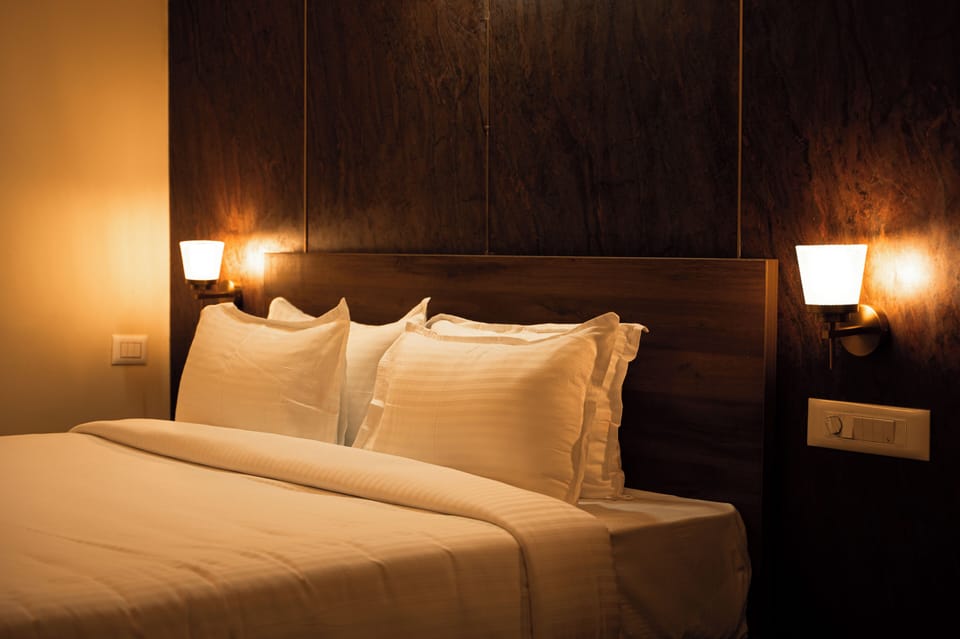 Deluxe Room | Desk, laptop workspace, individually decorated, individually furnished