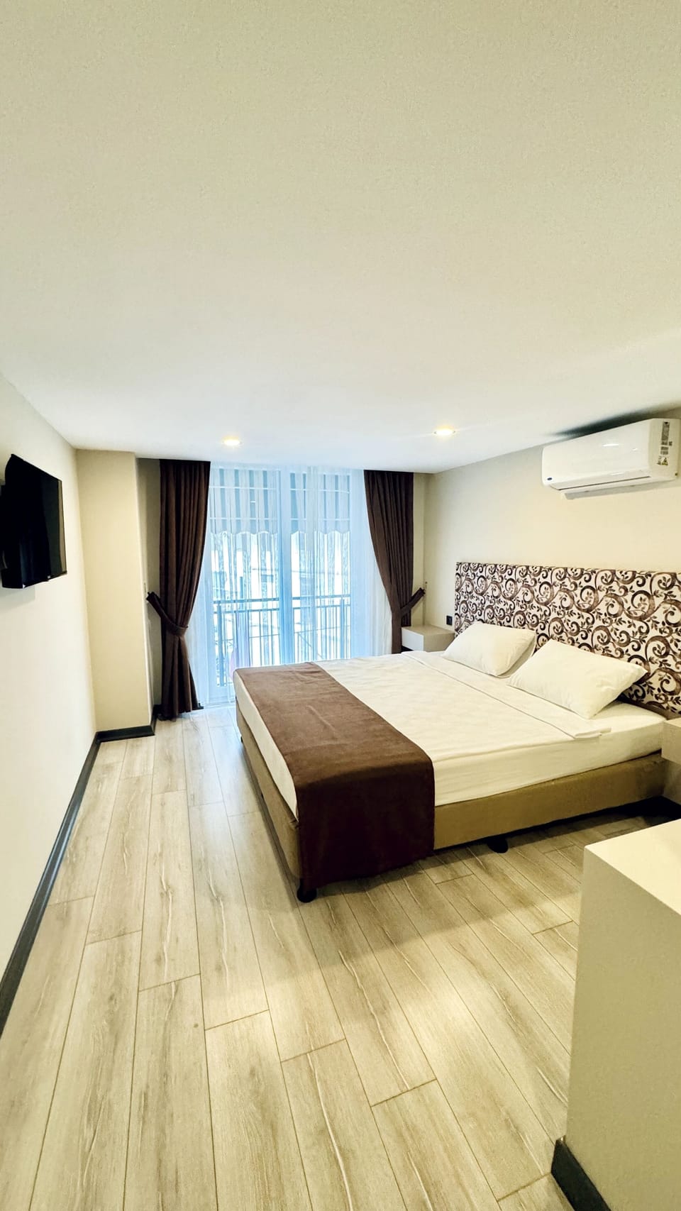 City Double Room, 1 Queen Bed, Non Smoking, City View | Minibar, desk, laptop workspace, soundproofing