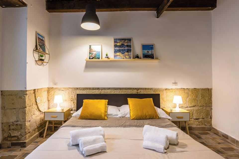 Deluxe Apartment | 1 bedroom, desk, soundproofing, WiFi (free)