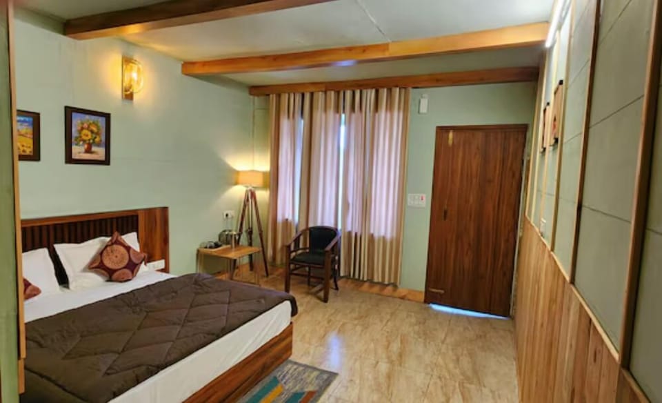 Deluxe Room | 1 bedroom, soundproofing, free WiFi