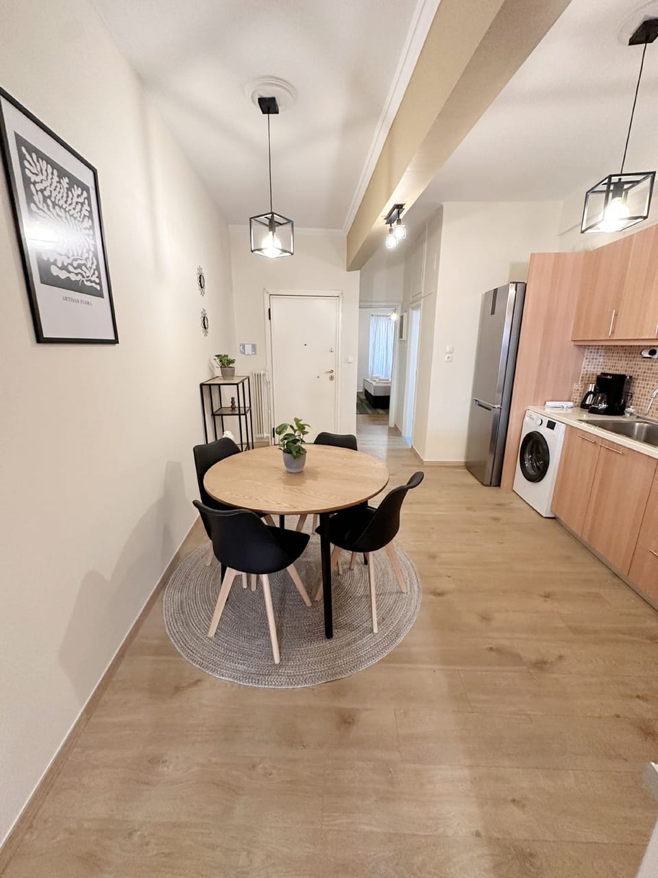 Apartment | Private kitchen | Full-size fridge, oven, electric kettle, toaster