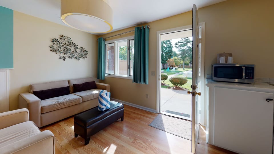 Main Building Studio | Living area | TV