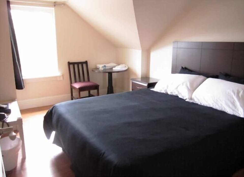 Room, 1 Queen Bed, Non Smoking | Free WiFi