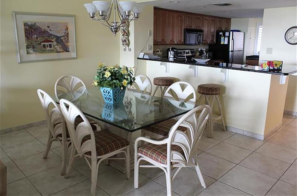 Condo, 1 King Bed with Sofa bed (Edgewater #303) | Dining