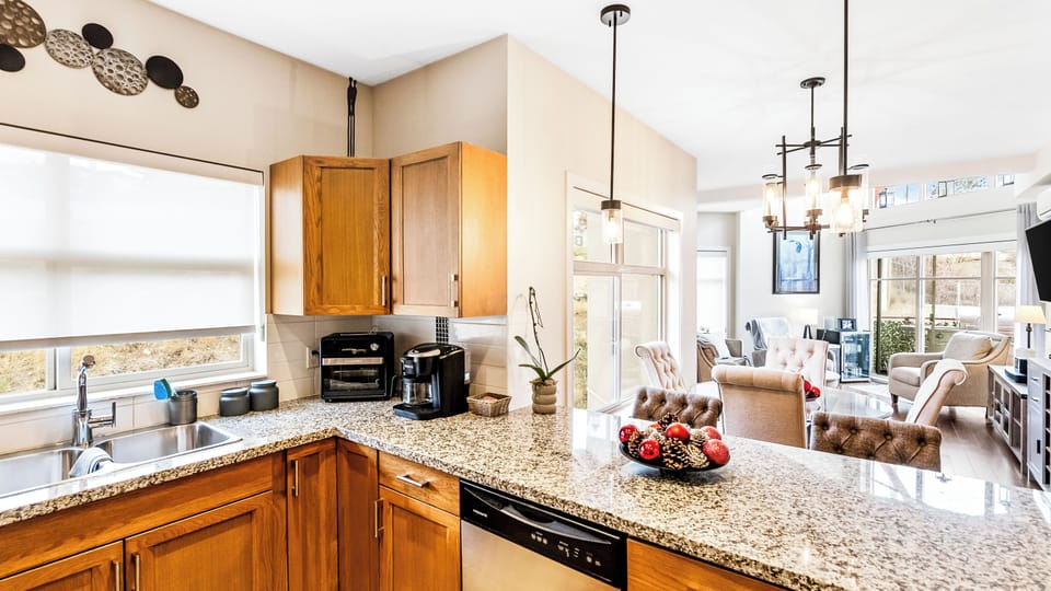 Deluxe Condo, Lake View | Private kitchen | Coffee/tea maker, full-size fridge, microwave, oven