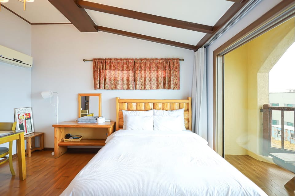 Standard Double Room | Free WiFi, bed sheets
