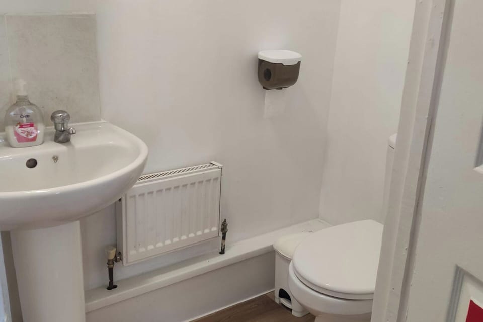Deep soaking tub, free toiletries, hair dryer, towels