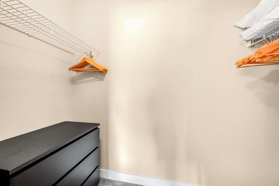 Comfort Condo, Lake View | 2 bedrooms, iron/ironing board, WiFi (free), individually decorated