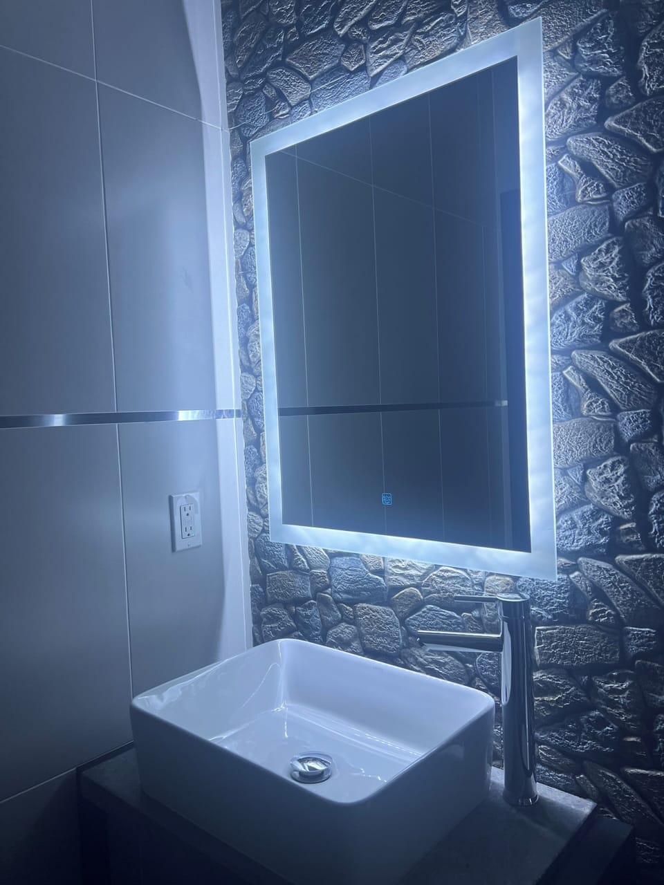 Room, Non Smoking | Bathroom | Bathtub, towels, soap, shampoo