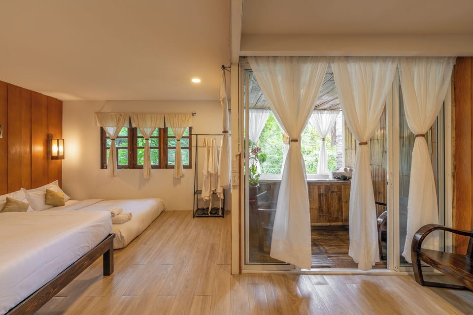Family Suite | Desk, free WiFi, bed sheets