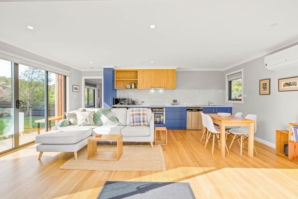 Comfort Cabin, River View | Interior