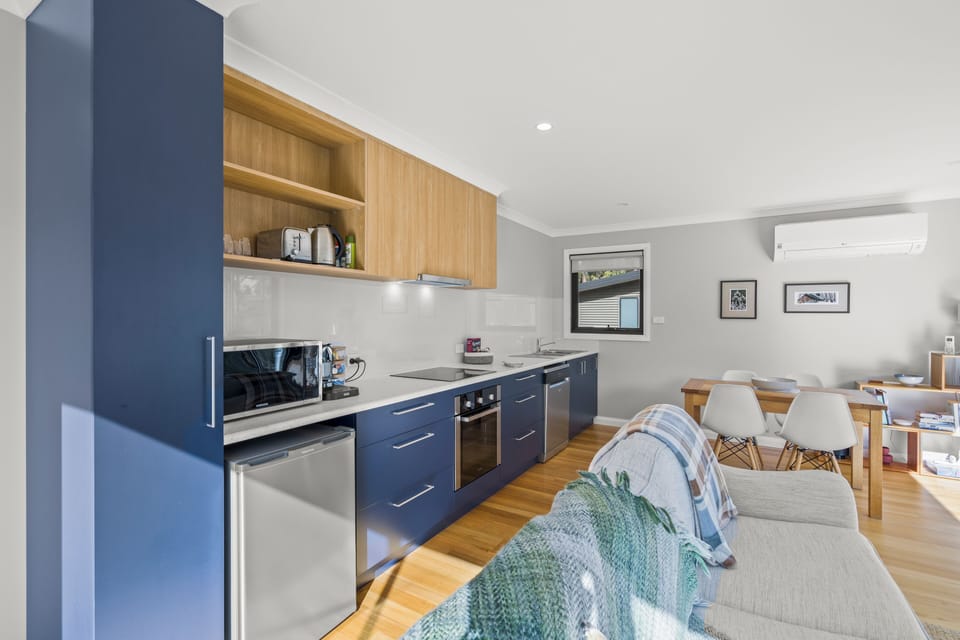 Comfort Cabin, River View | Individually decorated, individually furnished, soundproofing