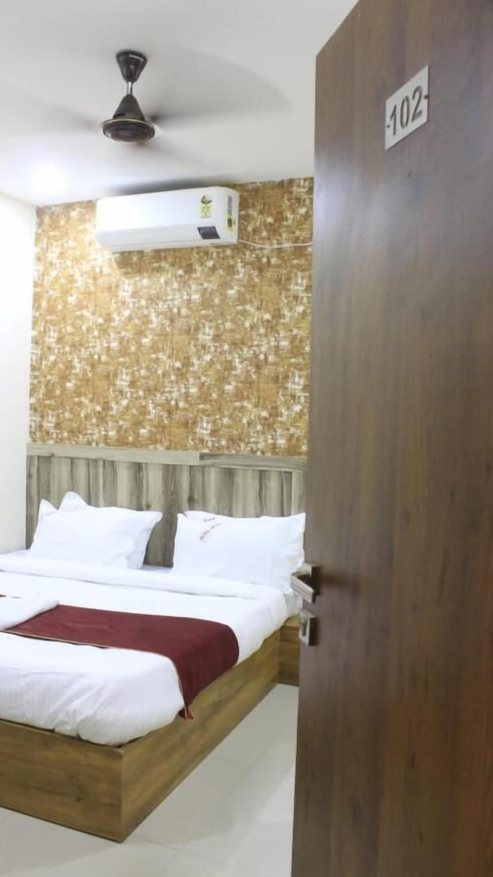 Standard Room | Premium bedding, soundproofing, iron/ironing board (on request)