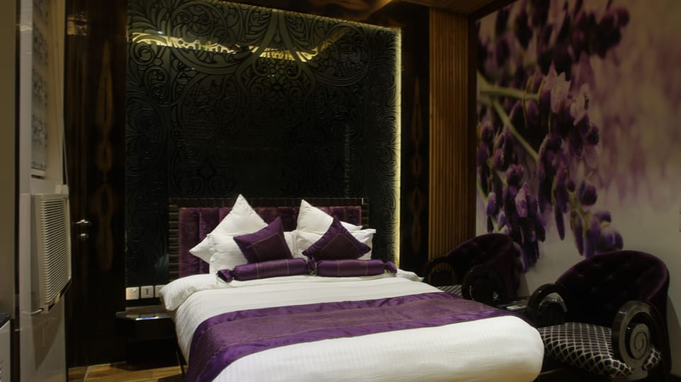 Presidential Double Room | In-room safe, soundproofing, iron/ironing board, free WiFi