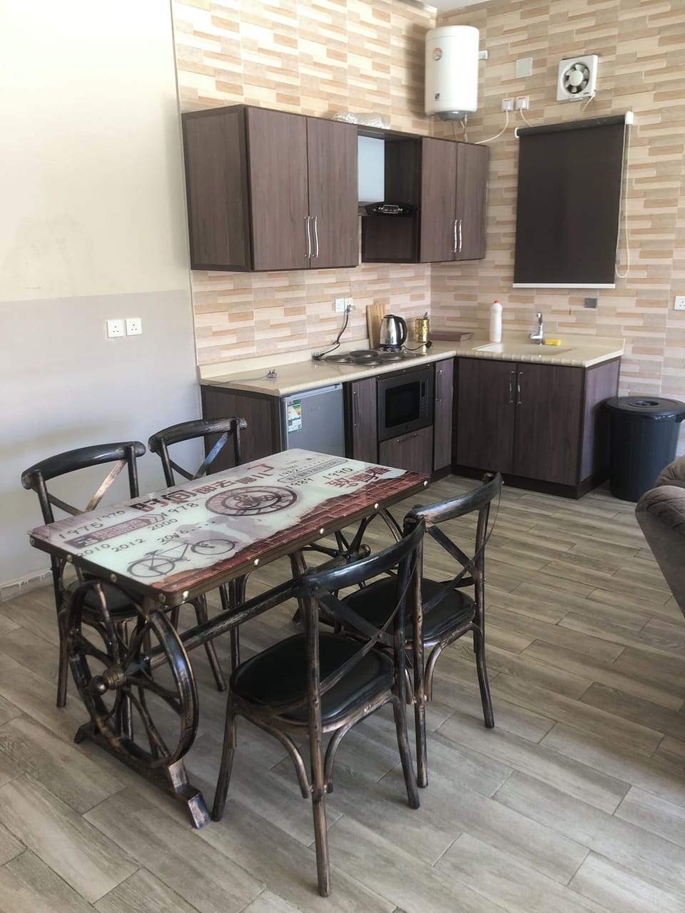 Family Chalet | Private kitchen | Mini-fridge, microwave, oven