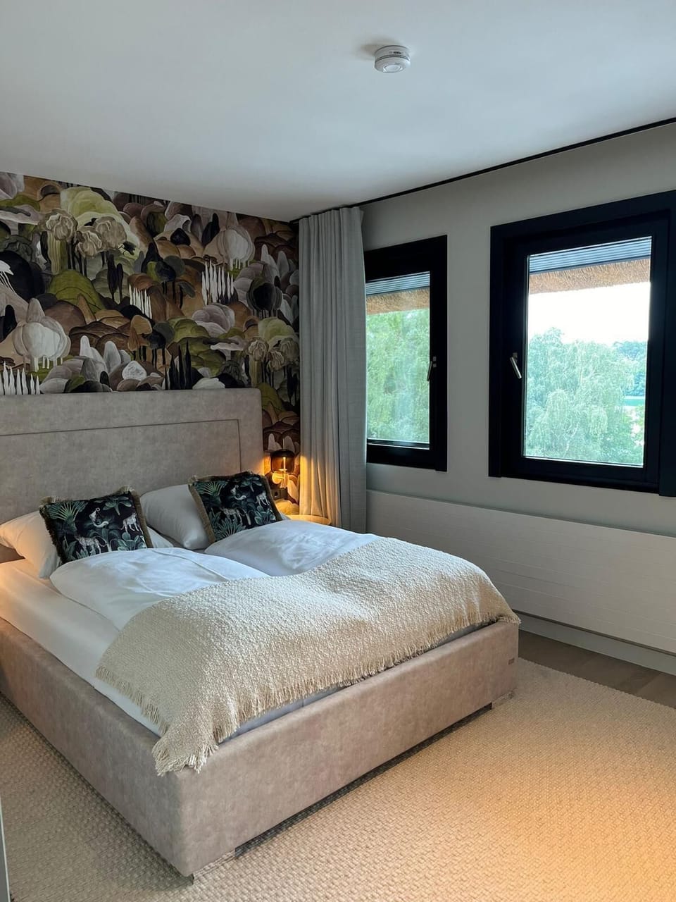 Deluxe Suite | In-room safe, individually decorated, individually furnished, free WiFi