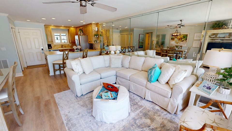 Condo, 2 Bedrooms | Living area