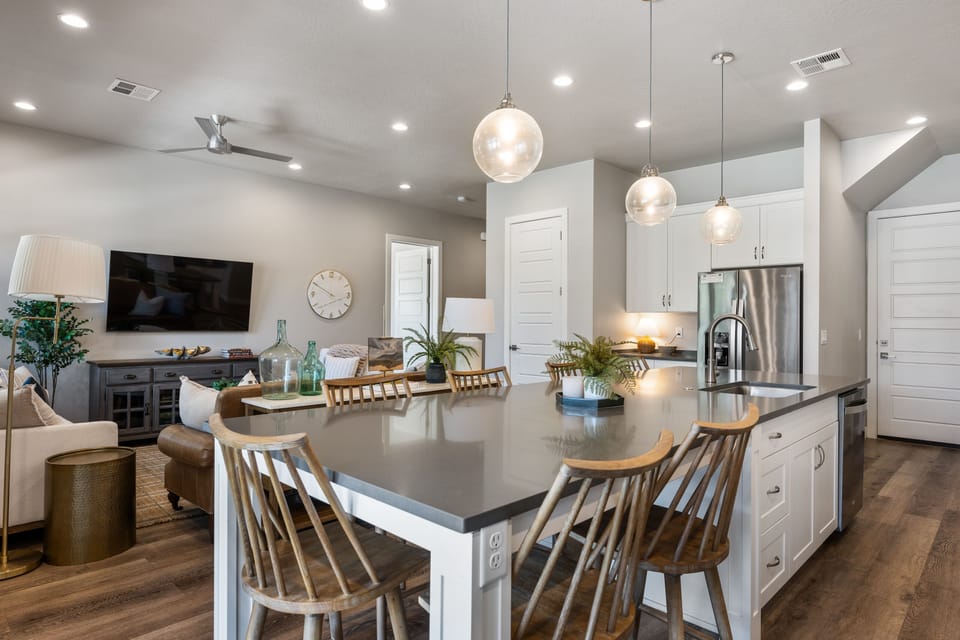 Townhome, 5 Bedrooms | Private kitchen | Fridge, oven, coffee/tea maker, toaster
