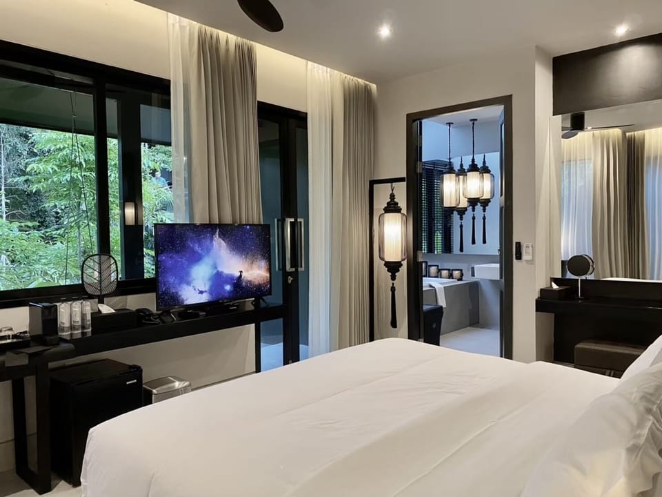 Deluxe Room, Non Smoking, Garden View | Soundproofing, free WiFi, bed sheets
