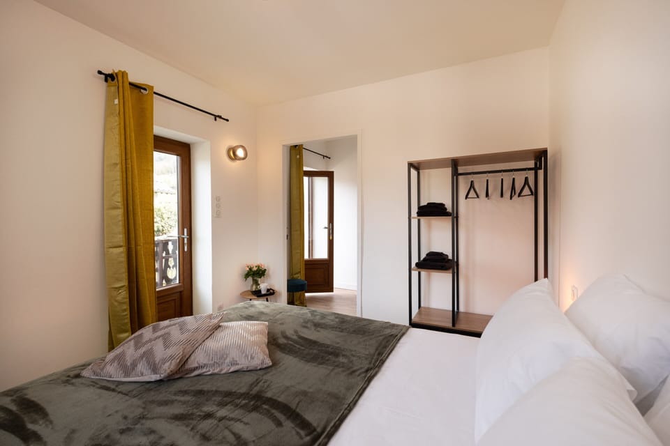 Double Room, Ensuite, Mountain View (Belle étoile) | Premium bedding, individually furnished, laptop workspace, free WiFi