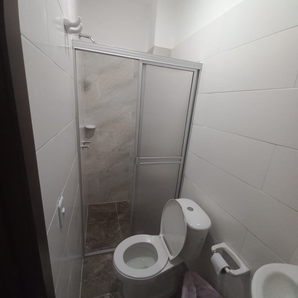 Basic Room | Bathroom