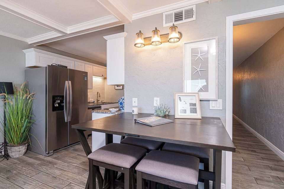 Condo, Multiple Beds, Balcony, Ocean View (Mariner's Retreat) | Private kitchen | Fridge, microwave, oven, stovetop