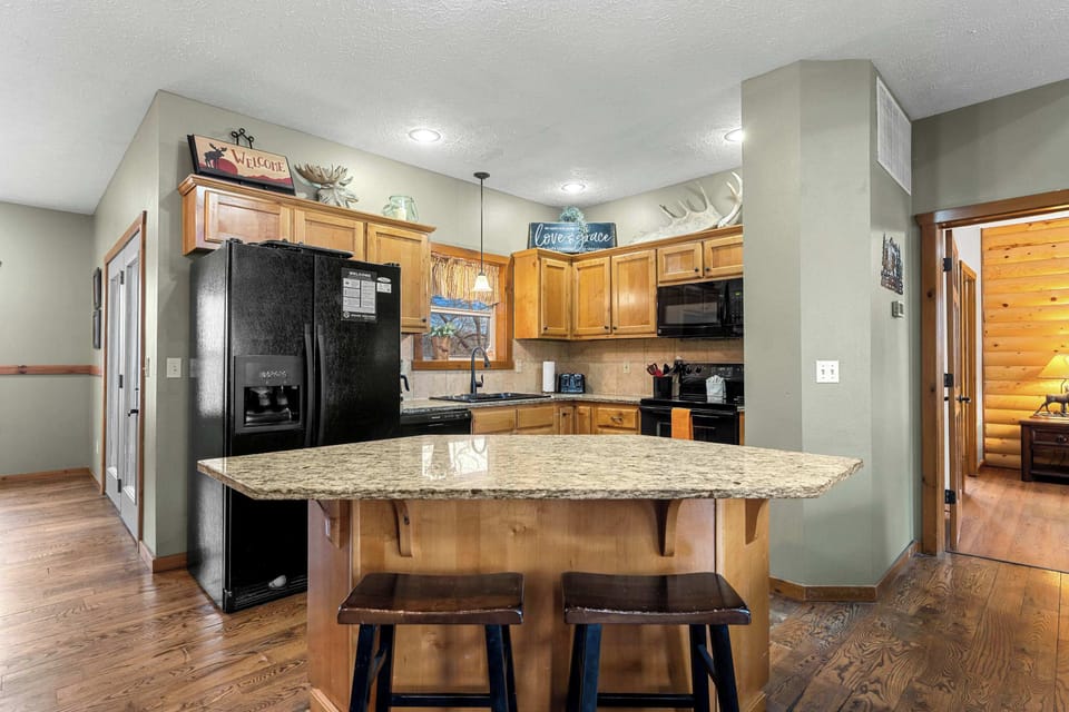 Cabin, Multiple Beds, Balcony, Mountain View (Royal Moose Lodge) | Private kitchen | Coffee/tea maker