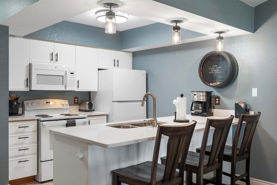 Condo, Multiple Beds, Fireplace, Golf View (Eagle's Nest at The Club) | Private kitchen | Coffee/tea maker