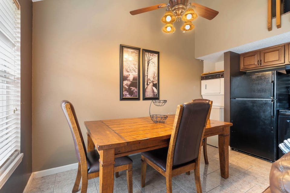 Condo, Multiple Beds, Balcony, Garden View (Branson Getaway) | Dining