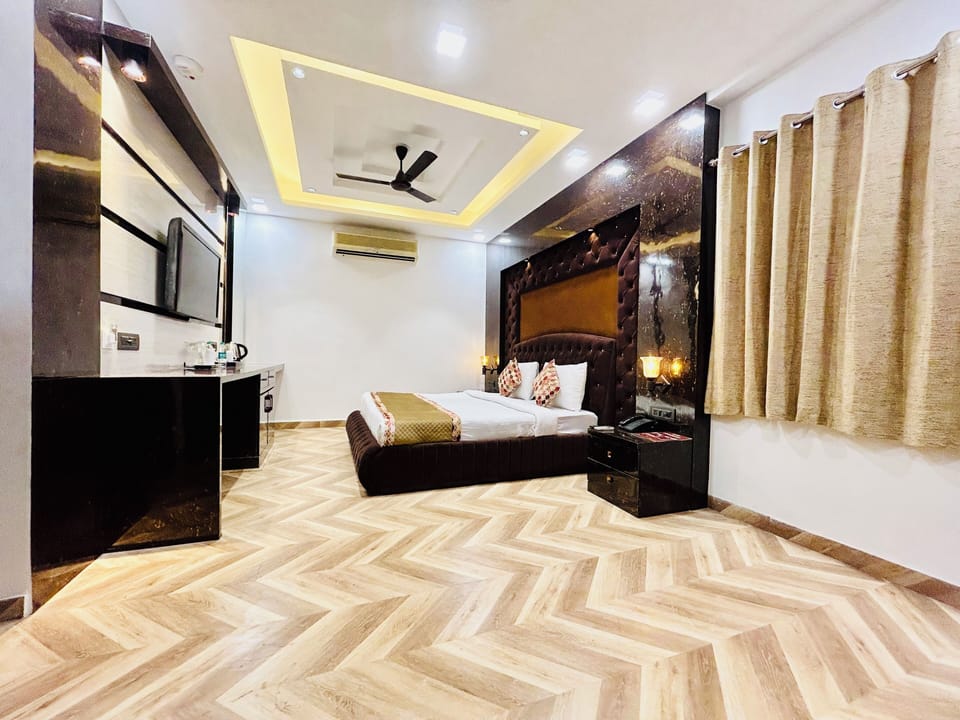 Superior Suite | Egyptian cotton sheets, premium bedding, memory foam beds